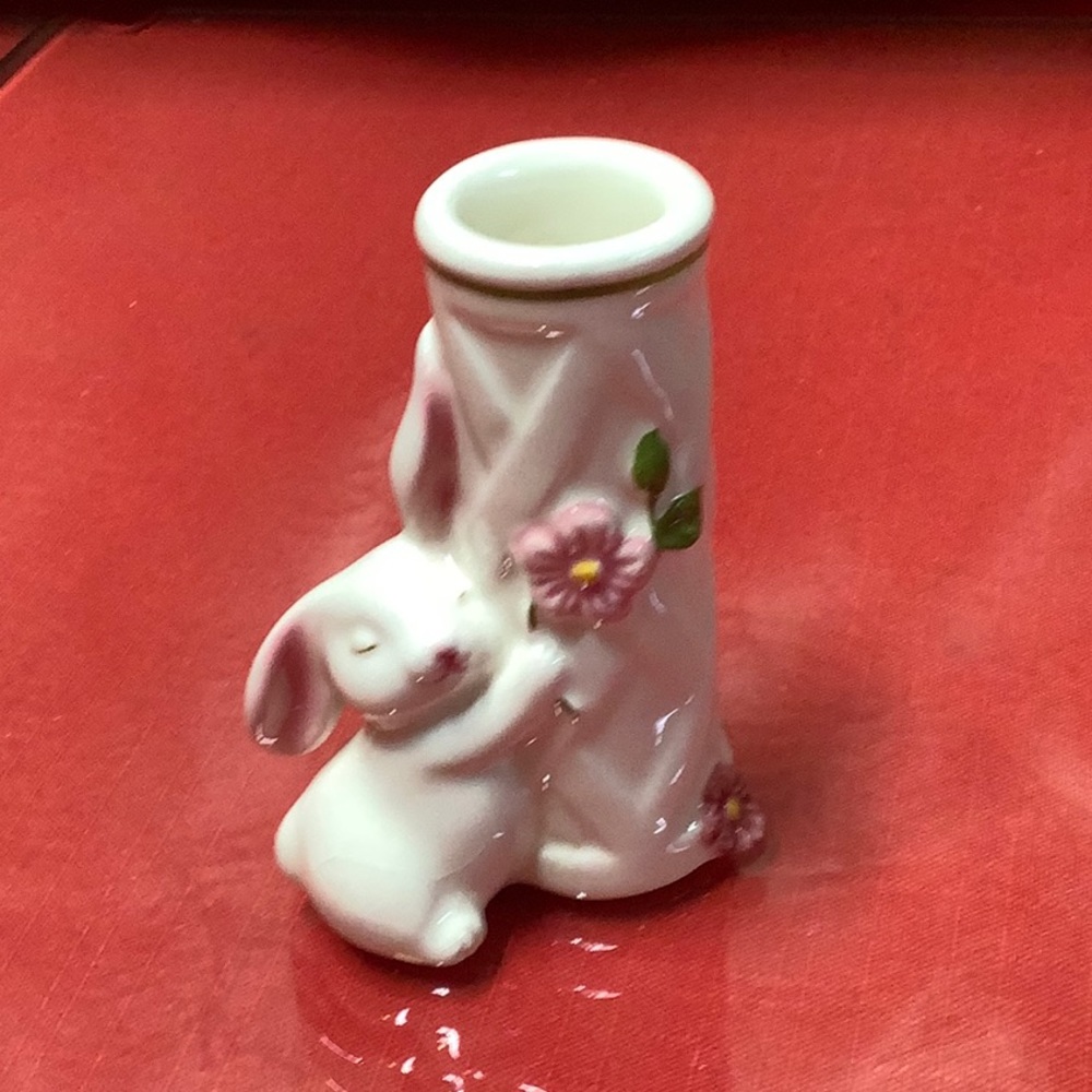 Vintage Bunny Bud vase. Avon.  Like new condition.  Small
